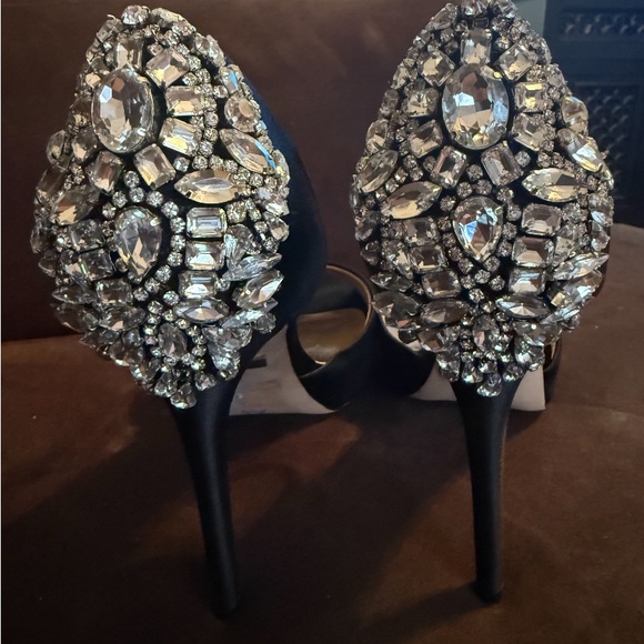Used Badgley Mischka Black Stiletto Heels with Crystal Embellishment size 9.5 - Picture 3 of 13